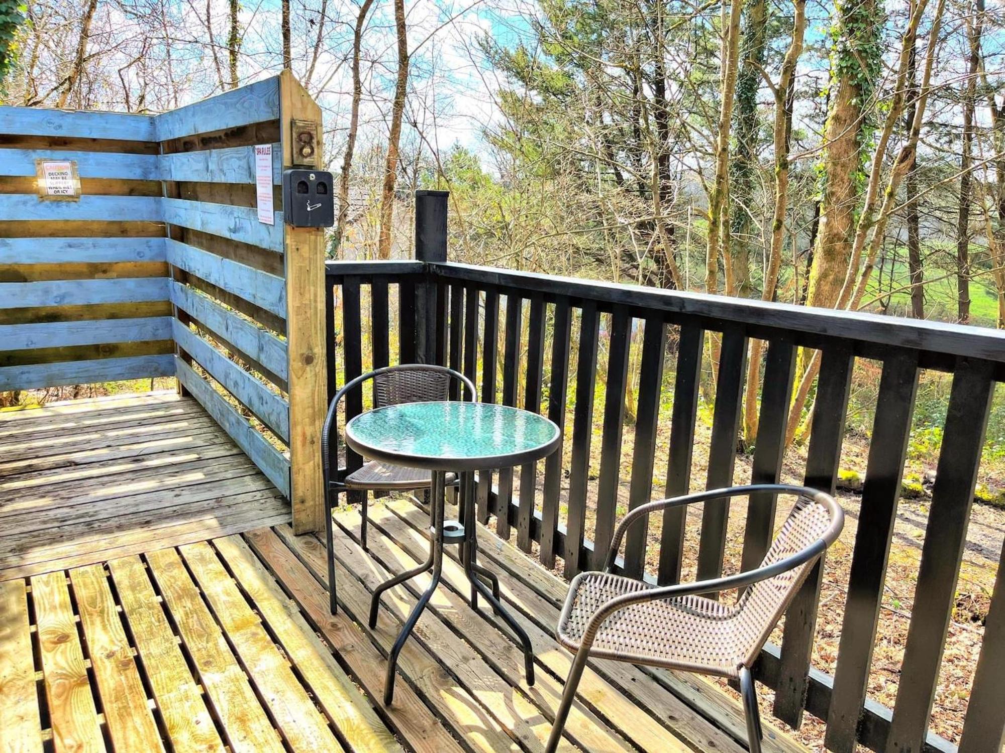 Wren 8-Hot Tub-Woodland Lodges-St Clears-Carmarthen-Tenby Exterior foto